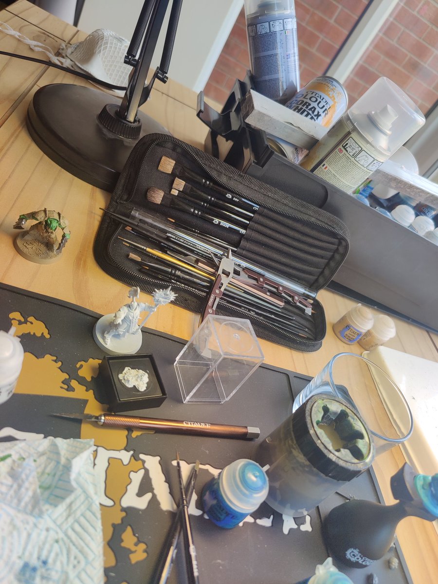 PocketNerd's tweet photo. Sunday was made for hobby time 🖤 drop your WIP in the comments! #hobby #gamesworkshop #miniatures #painting https://t.co/fbDfYDdQQz