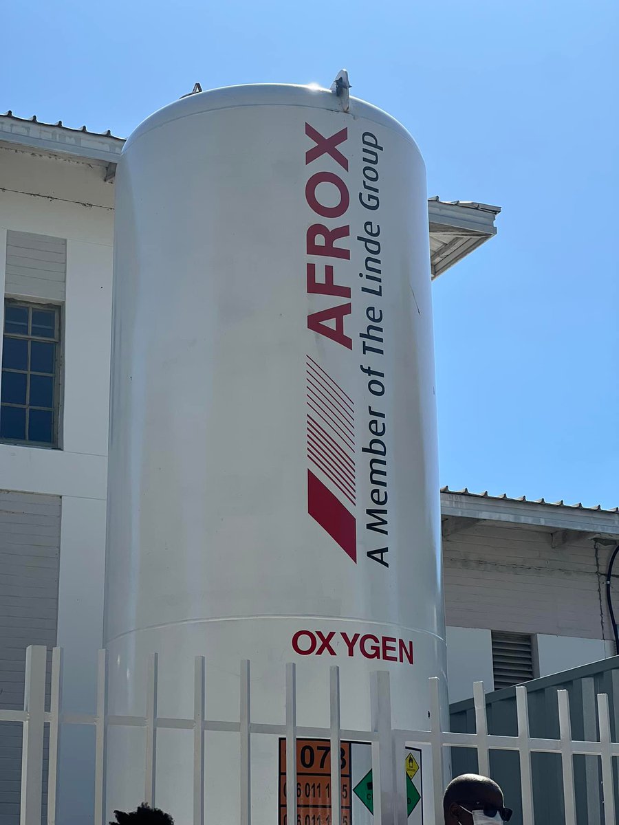 date_africa's tweet photo. 🇳🇦Namibia : Handover of an Oxygen Tank at  Grootfontein District Hospital by Dr Kalumbi Shangula Minister of Health and Social Services and Prof Kenneth Matengu Vice Chanselor of University of Namibia

#utdanamibia #utdainfo #utdaoxygen #utdagrootfontein_district_hospital https://t.co/9T0xSHAzpj