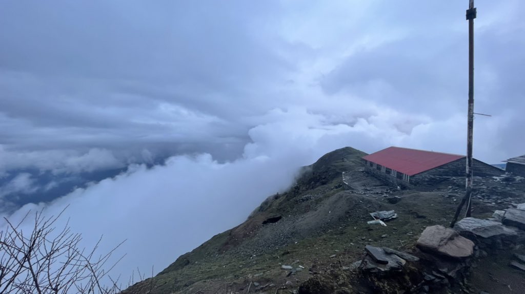 ChrisAndermann's tweet photo. In the clouds, #HelloMonsoon station six is installed. Transect completed! So many layers of clouds, hard to say which one is raining. @GFZ_Potsdam @basanta58_raj @paleohydrology https://t.co/bMjALYk5Yh