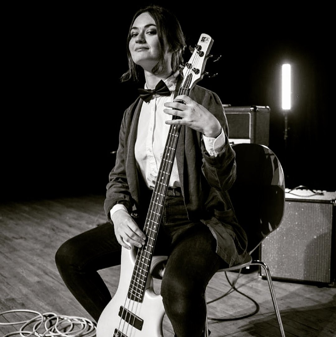 MuddiBrooke's tweet photo. As @jackblack once said,
"Cello.. you got a bass!"
#MBYDOM
@AllVPuk
📸: Steve Fisher
#girlband #womeninmusic #womenpower #girlbassist #bassist #Grunge #grungeisnotdead #newmusic #newmusic2022 #musicvideo #ukscene #ukmusicscene #girlswhorock #jackblack https://t.co/YdwJwSUMRd