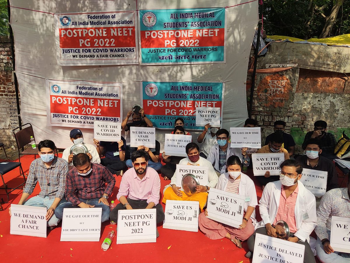 official_aimsa's tweet photo. #POSTPONENEETPG_MODIJI 
#JantarMANTAR https://t.co/u62B3ukBjg