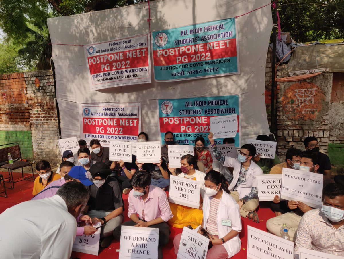official_aimsa's tweet photo. #POSTPONENEETPG_MODIJI 
#JantarMANTAR https://t.co/u62B3ukBjg