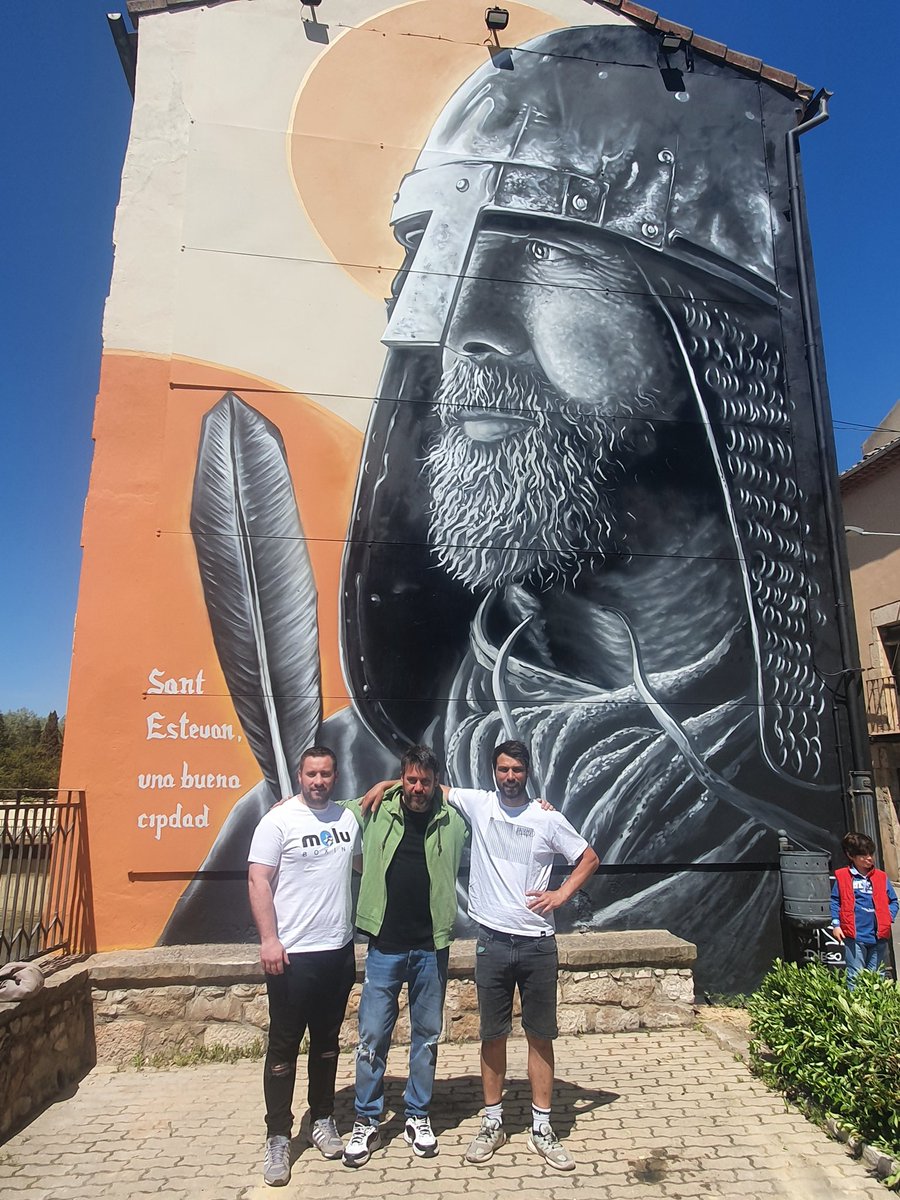<a href="/Elvira33270719/">Elvira</a> <a href="/Carlos_man_uva/">Carlos Manzanares 🌾🏰</a> <a href="/DiegoASgraffiti/">DiegoAS</a> , a la derecha.