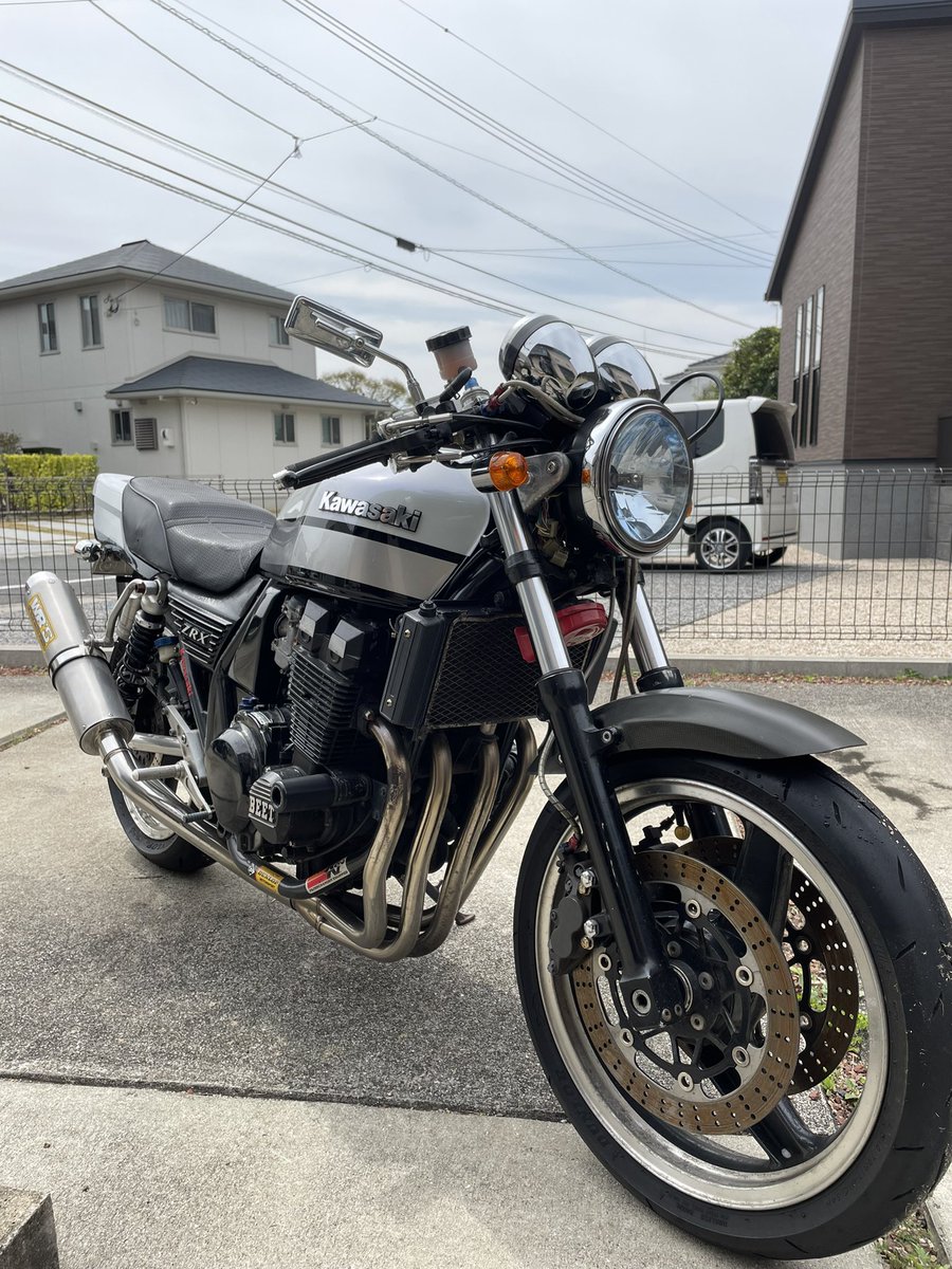 TatuyaworldBass's tweet photo. 新しいバイク買うから誰かZRX400 買ってくれんやろうか。
走行距離36437km
車検2年付　60万円で考えてます！
興味がある方DMお願いします。
#ZRX400
#バイク売ります https://t.co/Q5wXhluiLV