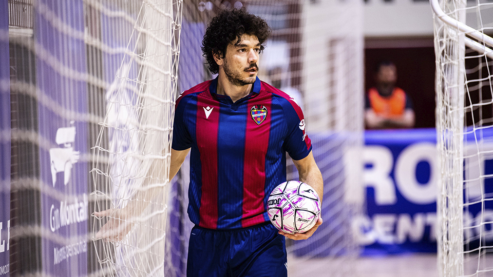 FutbolBaseCeuta's tweet photo. Marc Tolrà, jugador del Levante UD FS, durante un partidoVÍDEO | Marc Tolrà: “Es un triunfo importante para continuar con oportunidades de Play Off”
Levante UD FS se acerca al Play Off despuésde imponerse a Fútbol Emotion Zaragoza en el

https://t.co/4TMKndzbvR https://t.co/OfRW46bZqC