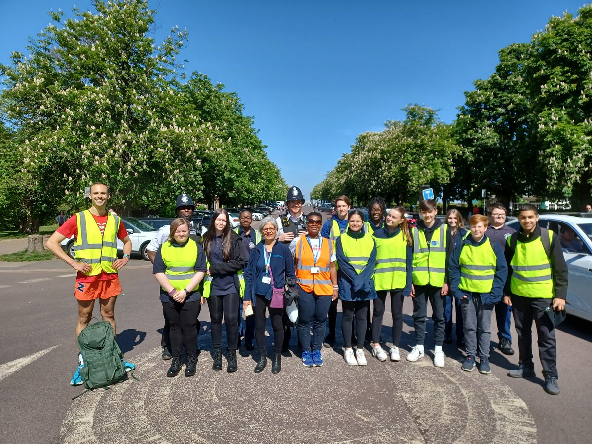 A big thank you to police cadets from @VpcBexley @VPCGreenwich @MPSLewishamVPC for their efforts today marshalling the Greenwich and Bexley hospice mini marathon in #greenwichpark