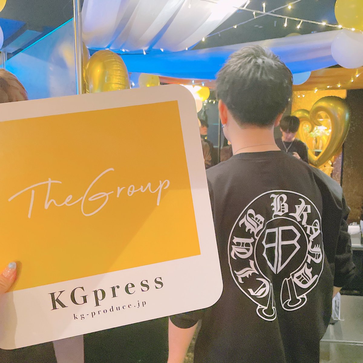 itopien's tweet photo. キャストのみなさんお揃いのBRAND Tシャツかっこいいです🤩🔥🔥 https://t.co/j836So2hyk