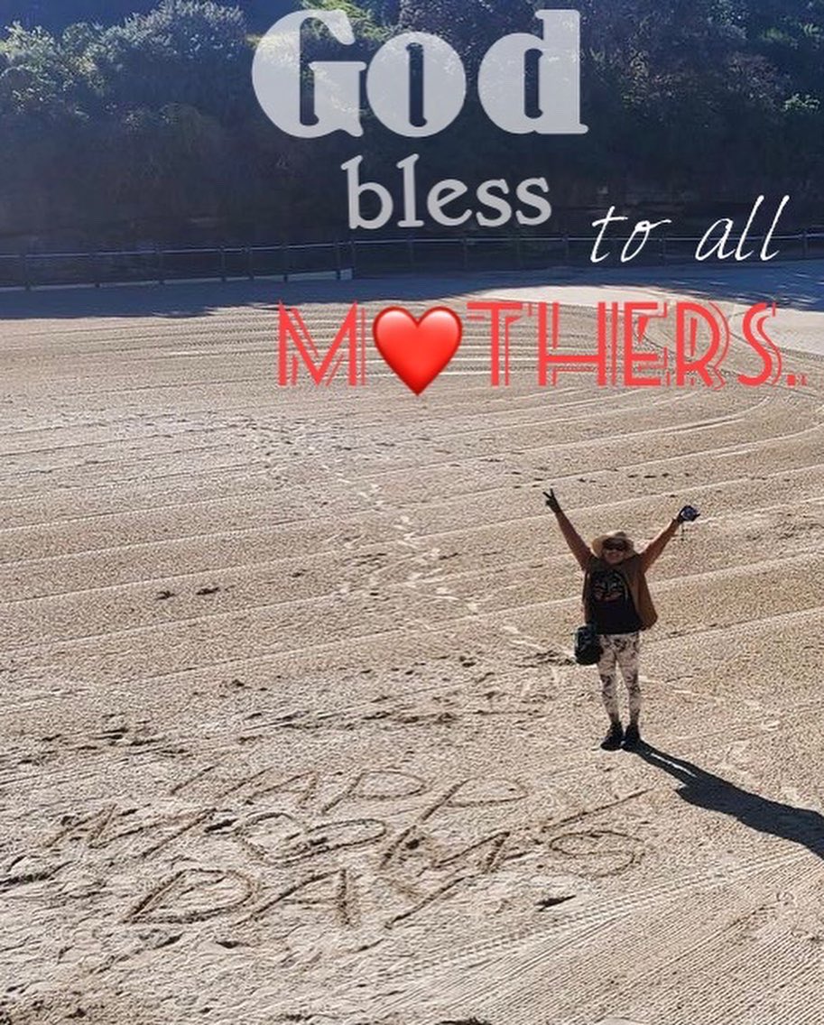 gildasings's tweet photo. Happy #MothersDay , kawaykaway sa kalayuan Sydney, done #coastalwalk, a gift with my own orig quote; Being NaNaY is Great, but being LoLa is DARNA!⭐️;❤️, Mabuhay tayong lahat na #Nanay! https://t.co/MfENsdWImw