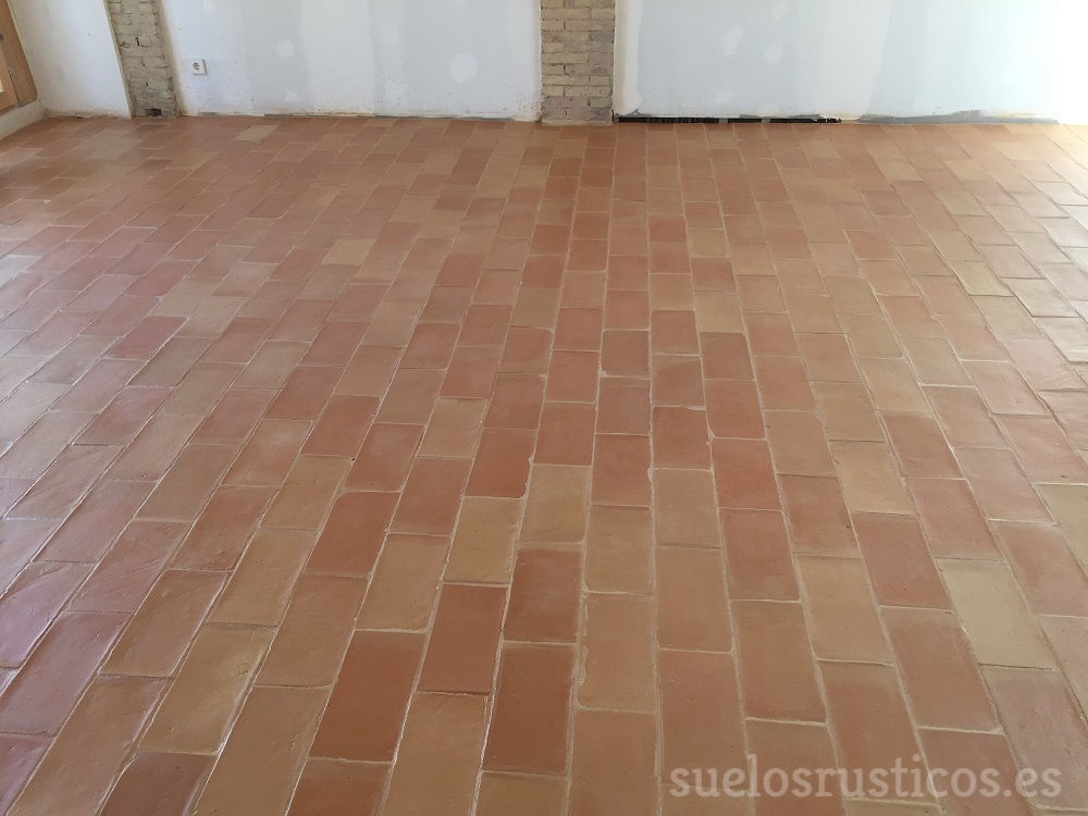 SuelosR's tweet photo. Limpieza y tratamiento suelo de barro acabado natural.
#suelosrusticos #architecture #floor #suelodebarro #baldosasdebarro #interiorismo #interiordesign #suelosbonitos #casasconencanto #aceitedemora #barnizmora #soleria #terracotta #fang #terracuita  #vintagedecor #interiordesign https://t.co/TL0c57EZ3K