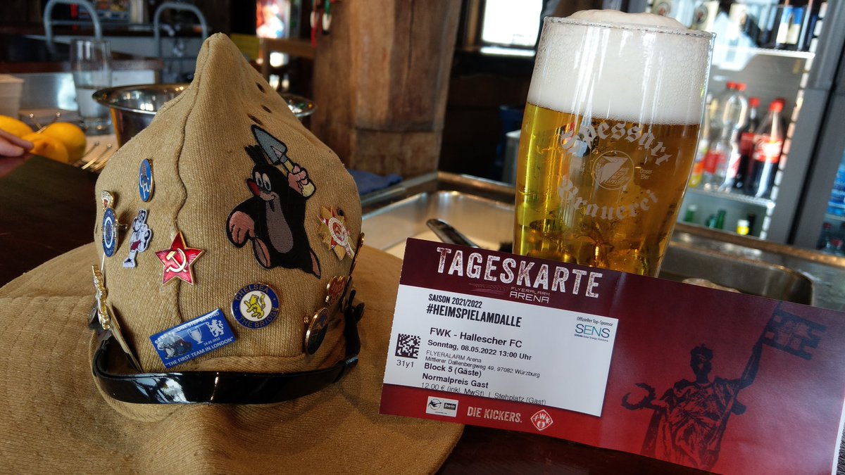 haendel_boys's tweet photo. What's a fuxxing great escape tonight @fwk_1907=WE'RE STaYING UP,WE'RE STAYINg up✌well done @HallescherFC we're stumple on #Level03 of ⚽🍻f&amp;of course we're super #loyal #Haendelboys &amp;we will be are back nxt season cross of #Germany #nurzusammen BTW great to meet Dieter today 💪 https://t.co/xWpfABHVTM