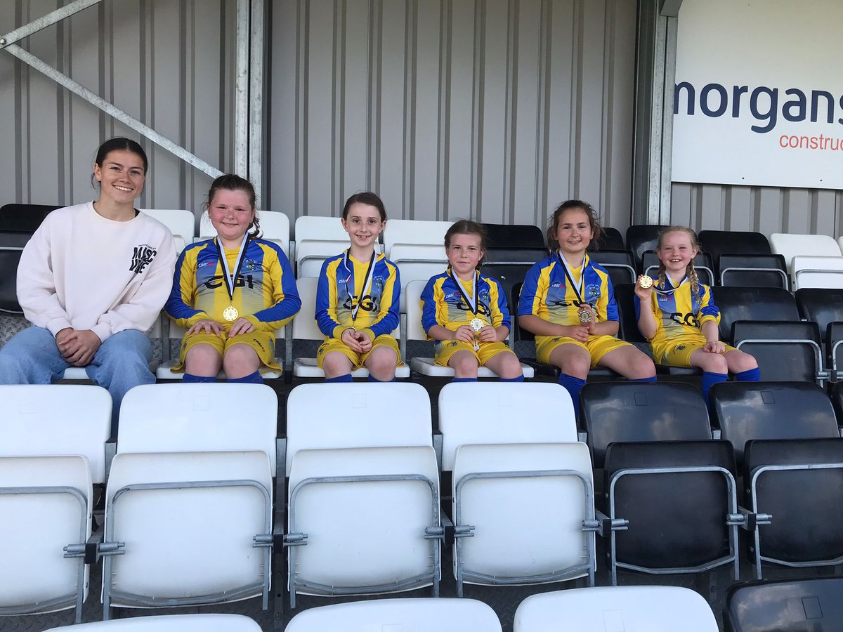 Ymdrech wych gan rai o ferched <a href="/YGBrynsierfel/">YG Brynsierfel</a> heddiw yn Nhwrnament pêl-droed Rhydaman 😁