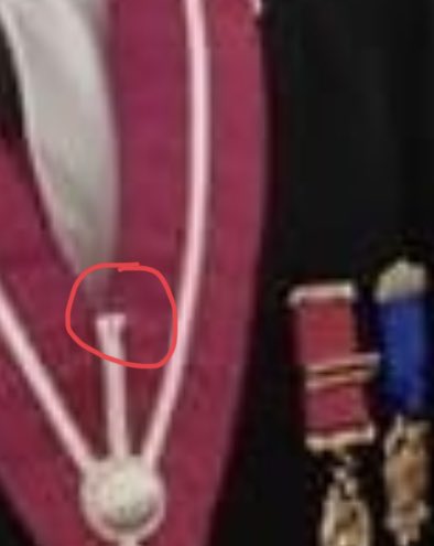 jasonc03's tweet photo. @crestregalialtd I bought a provincial stewards collar and have worn it twice, the middle decoration has fallen out as per the image, can you help please https://t.co/5sNTqXNBsl