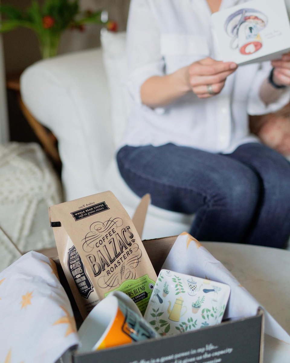 #MothersDay is an opportunity to pamper those you appreciate the most, and that starts with coffee ☕ Celebrate Mother's Day by surprising her with her favourite premium coffee blend. Pick up last-minute gifts at your local café. #mothersdaygift #thanksmom #supportlocal