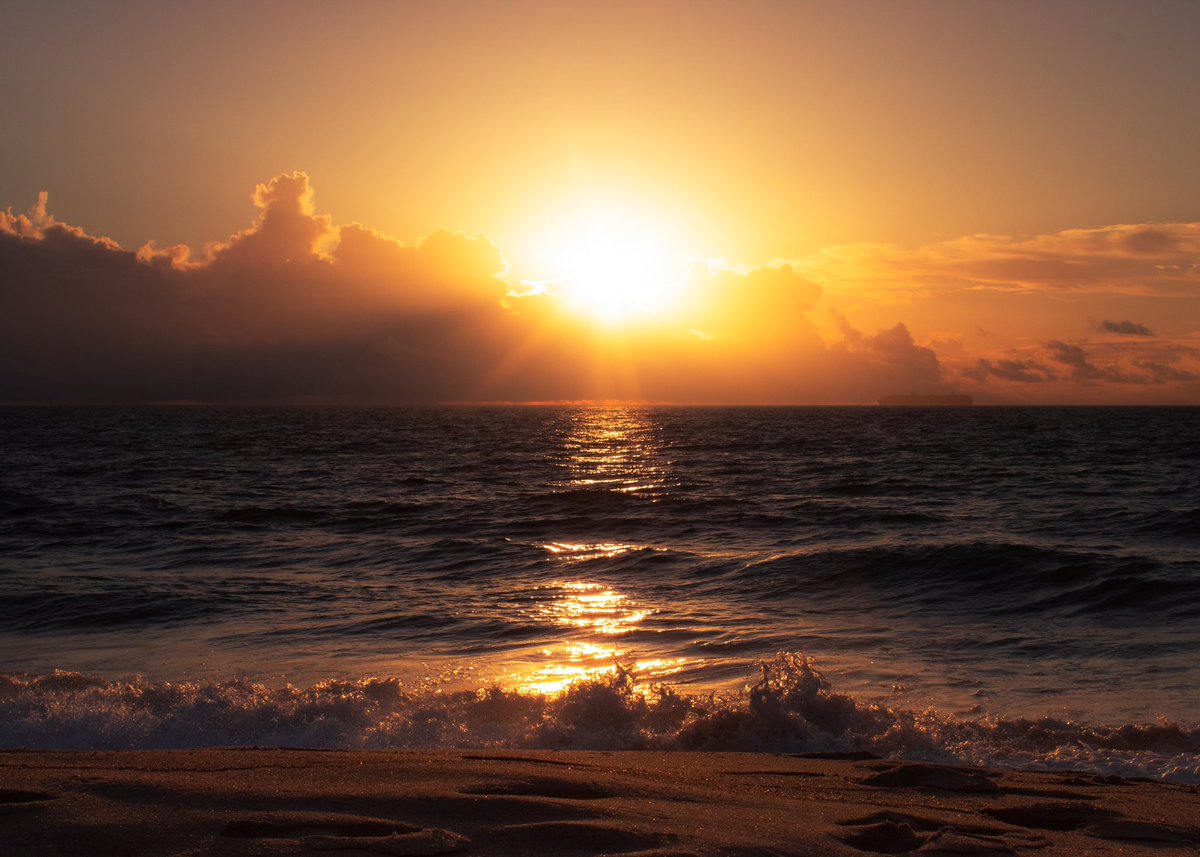 CrownDigitalz's tweet image. Postcards from Virginia Beach