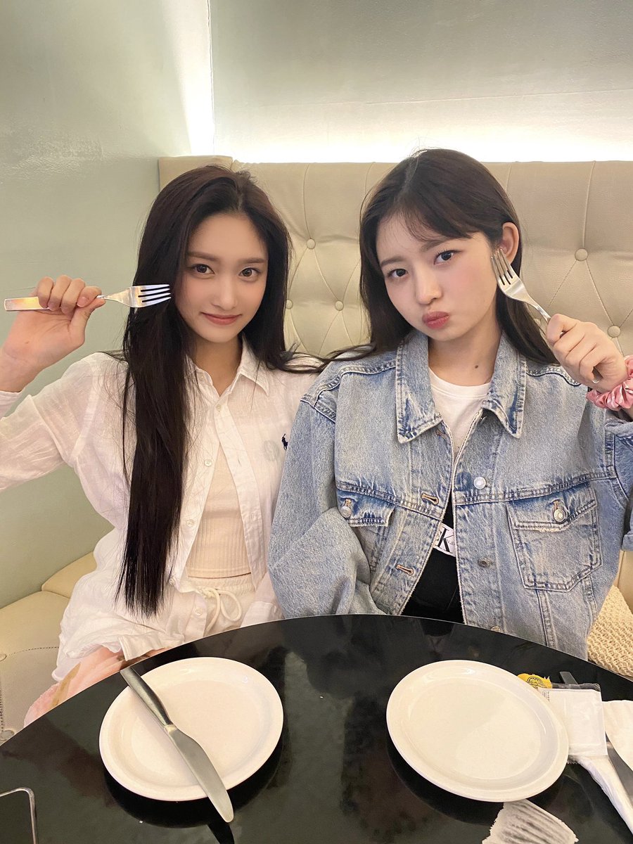 jvnnei's tweet photo. what you need to do after winning the ♡ 1st place ♡ on inkigayo: grab a jacket and visit your favorite restaurant, as a form of indulgence! i’m up for a savory {1} and sweet {1} plate. woodangtangz, cross! (੭•̀ᴗ•̀)੭ https://t.co/t8hT8ViQBQ