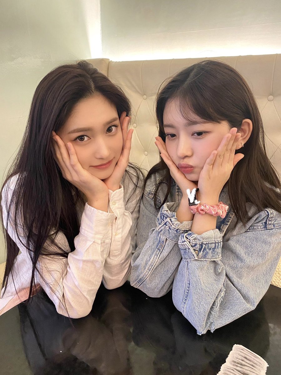jvnnei's tweet photo. what you need to do after winning the ♡ 1st place ♡ on inkigayo: grab a jacket and visit your favorite restaurant, as a form of indulgence! i’m up for a savory {1} and sweet {1} plate. woodangtangz, cross! (੭•̀ᴗ•̀)੭ https://t.co/t8hT8ViQBQ