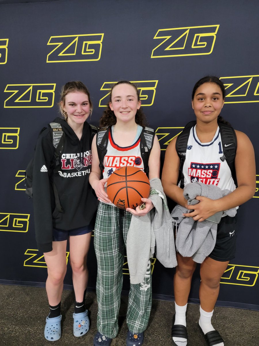 pdwire528's tweet photo. Sydney and Leila putting up points like crazy! 👍  @mass_lady https://t.co/23hqbac4DL