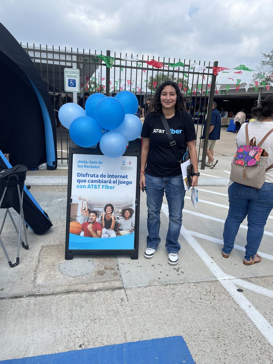 Thank you <a href="/MyVitalWireless/">Vital Wireless</a>  for your partnership !  Spreading fiber love at the <a href="/ConsulMexHou/">Consulado General de México en Houston</a>  #MothersDay2022 @CanasOfNTX  <a href="/STXBrentM/">Brent</a> <a href="/ValVitalW/">Valerio</a>
