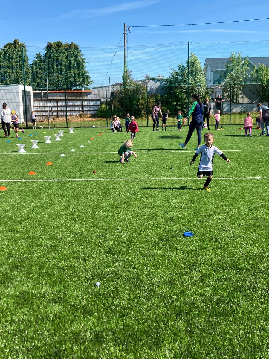 Cbeg_Bmurn_GAA's tweet photo. Fantastic to see the sun shining for our Little Puckers first morning back on the Astro 🏆😎

Well done to all the boys and girls who experienced their first training session this morning 🙌 lots of fun games and making new friends 😊 https://t.co/IKHi2DysXr