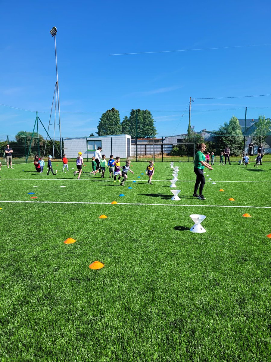Fantastic to see the sun shining for our Little Puckers first morning back on the Astro 🏆😎

Well done to all the boys and girls who experienced their first training session this morning 🙌 lots of fun games and making new friends 😊