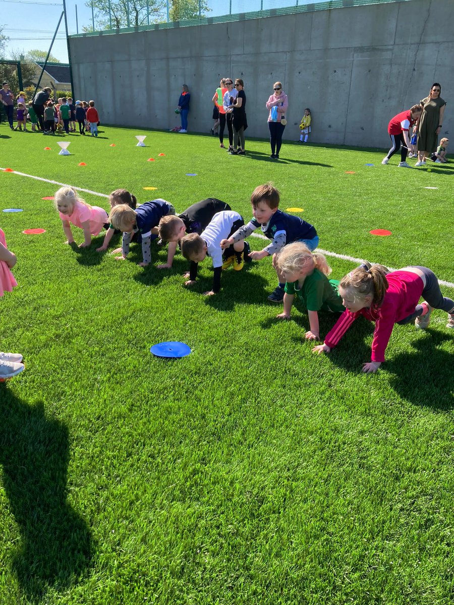 Cbeg_Bmurn_GAA's tweet photo. Fantastic to see the sun shining for our Little Puckers first morning back on the Astro 🏆😎

Well done to all the boys and girls who experienced their first training session this morning 🙌 lots of fun games and making new friends 😊 https://t.co/IKHi2DysXr