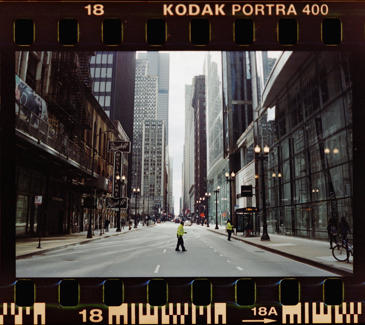 DruePhoto's tweet photo. 35mm in Chicago 🎞 https://t.co/GezeMqwhXa