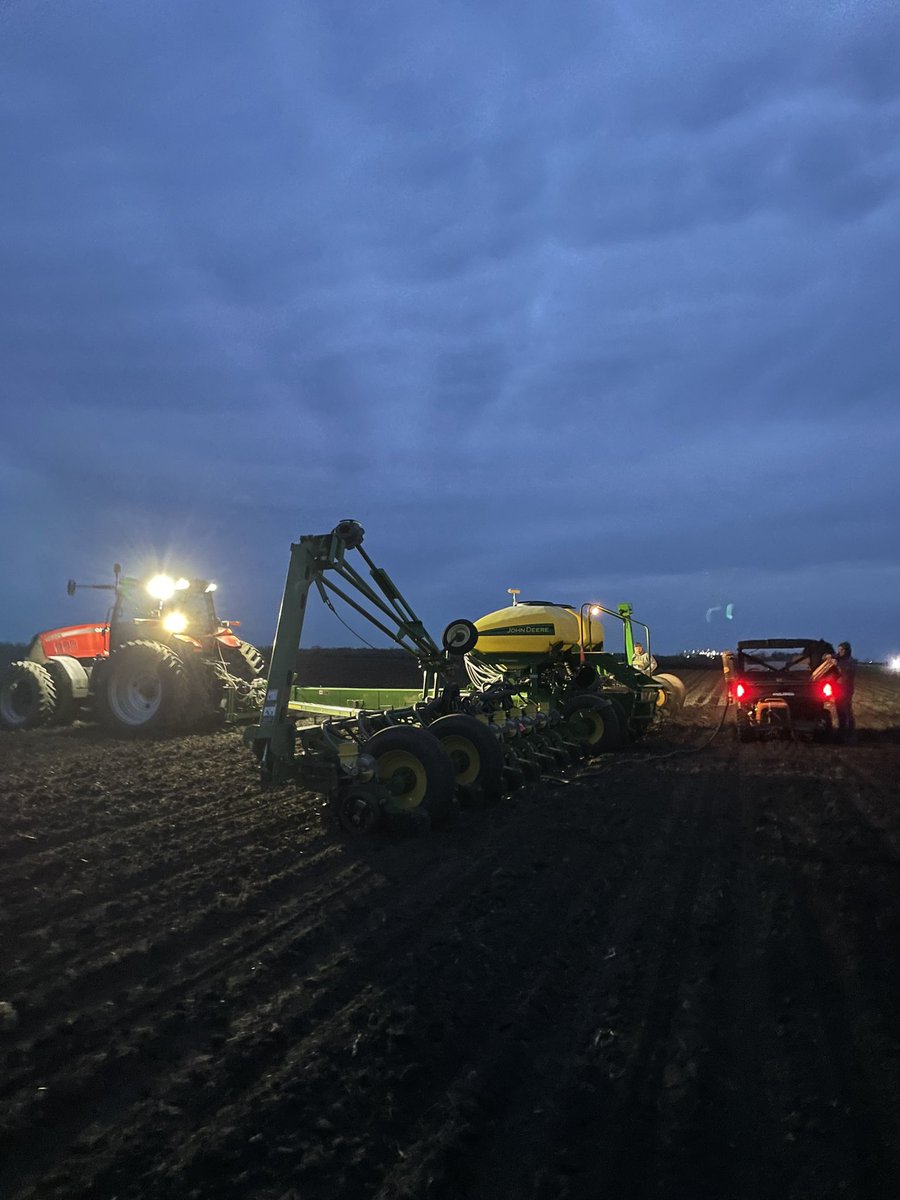 JacobFoleyMN's tweet image. Had a big day in western MN yesterday. A number of @DKAS_Minnesota corn FTN trials planted along with a @Bayer4CropsUS @BayerTraits #SmartCornSystem concept trial near Windom, MN. Lots to learn this summer from short corn!
