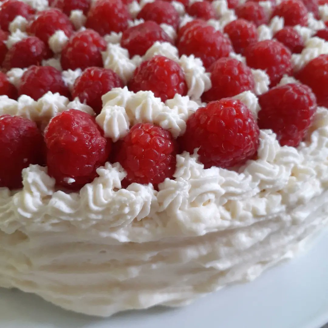 FinalKingdomXV's tweet photo. Gluten free almond cake. Decorated with stabilized whip cream and raspberries. Interior of the cake has cranberries, raisins, sunflower seeds &amp; peanuts. Top layer was actually broken but I magicked it back together. Happy Mother's day! #nofilter #BakingAssistantPocketIgnis https://t.co/r7XtOmK2uO