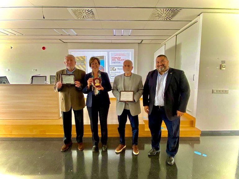 logisticatcm's tweet photo. Esta semana hemos presentado dos libros nacidos en TecnoCampus, dentro de las IX Jornadas de Logística y Negocios Marítimos.

Se tratan de los textos “Transporte Marítimo de Mercancías Peligrosas” escritos por los profesores Jesús Martínez, Agustín Montori y Mariano Badell, https://t.co/j2kizqRzvP