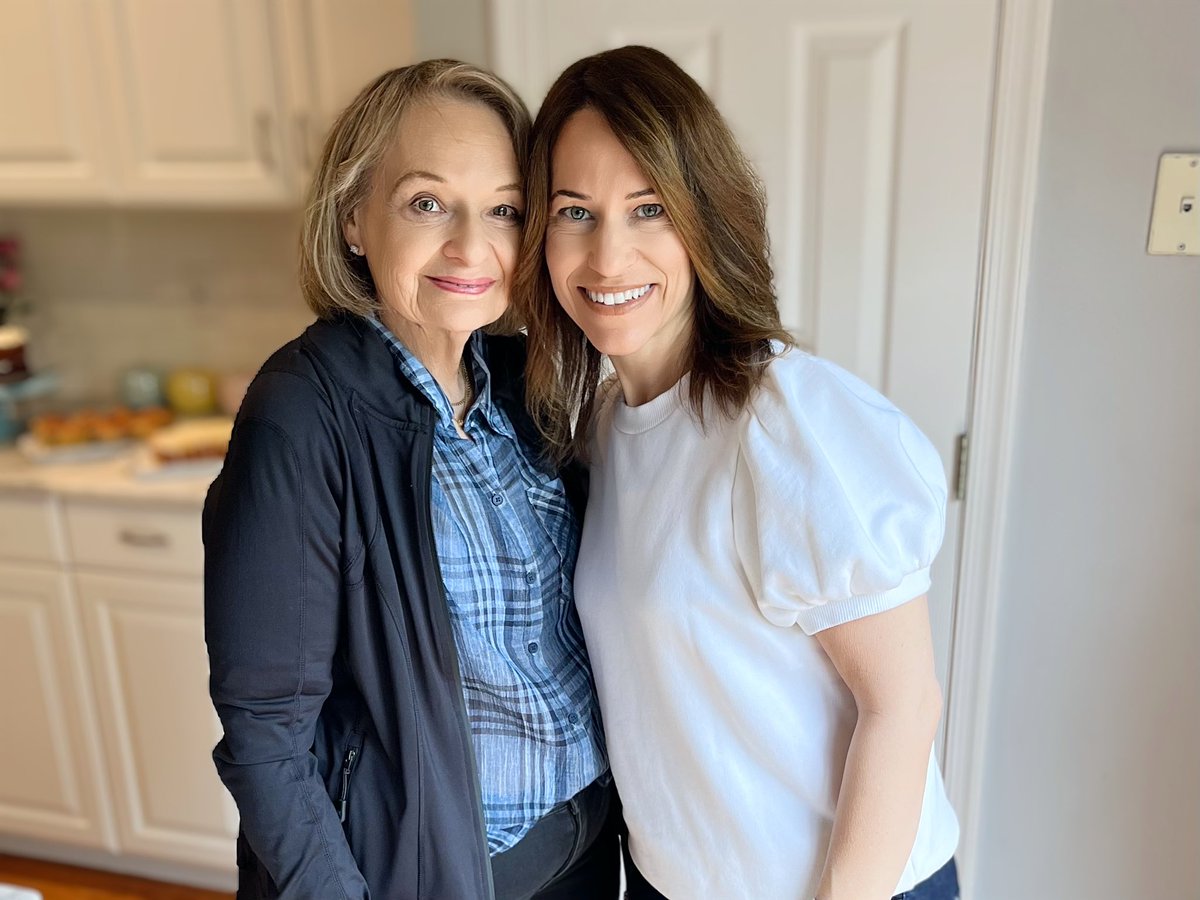 LPerlow's tweet photo. Happy Mother’s Day to my beautiful mother who sets an example by putting everyone ahead of herself each and every day. The deepest love is the love between a mother and her children. 
#Grateful #MothersDay2022 
#MyTwoSons 💙💚 https://t.co/T1XgHgfO4q