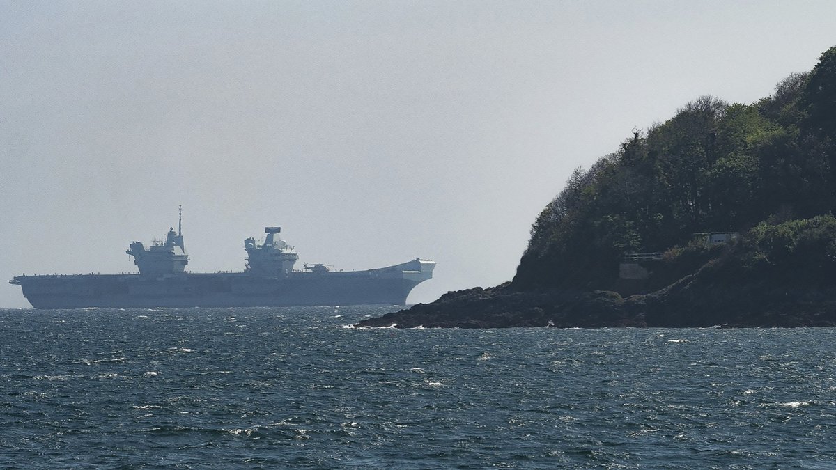 NavyLookout's tweet photo. .@HMSQNLZ off Rame Head, Cornwall this afternoon @FOST

Via @TomLeachPhotos https://t.co/5Ifc7XbFE1