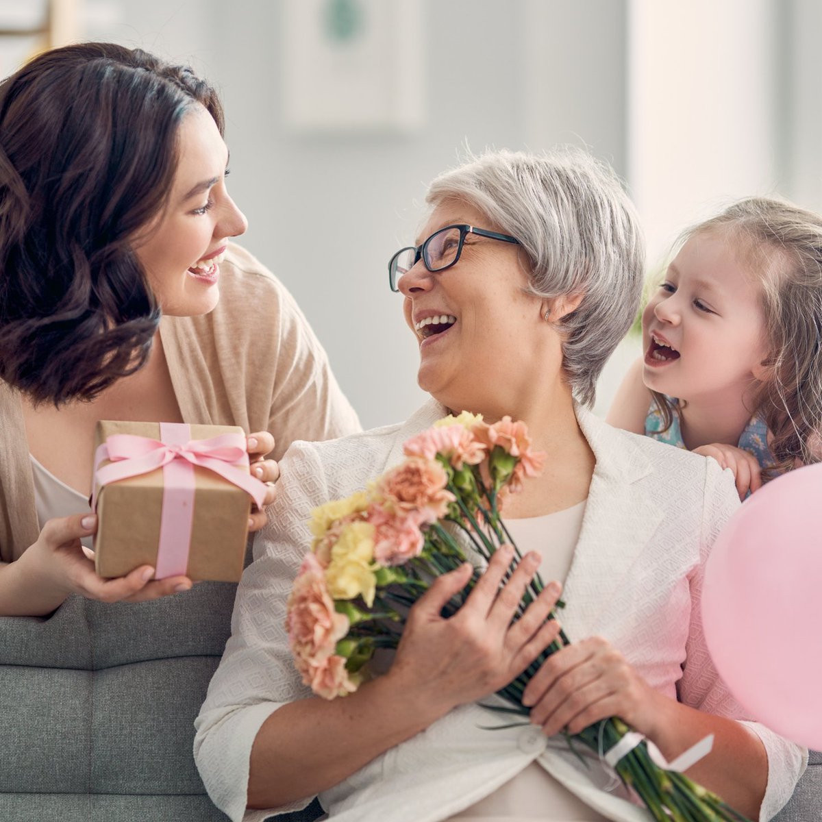 centralcity's tweet photo. Happy Mother's Day to all the wonderful moms! You are the best ❤️🎉 #centralcitysurrey #bestmom #mothersday #sureybc https://t.co/foiI6VEX3G