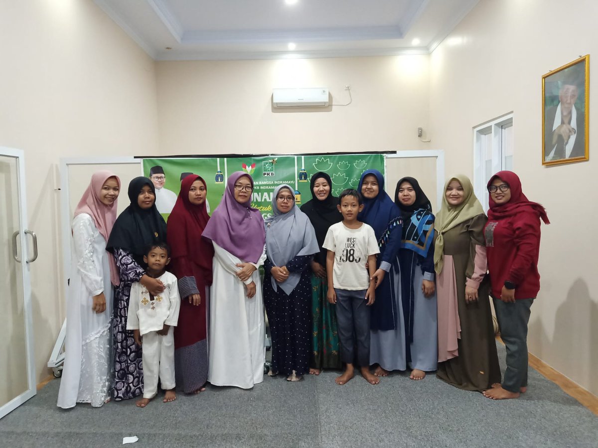 Pb_indramayu's tweet photo. "Dunia membutuhkan wanita yang kuat. Wanita yang akan mengangkat dan membangun orang lain, yang akan mencintai dan dicintai. Wanita yang hidup dengan berani, baik &amp; lembut "Spirit Perempuan Bangsa Indramayu Untuk Kemajuan Rakyat Dan Ummat 💪💪
@DPP_PKB @cakimiNOW @DPCPKBIndramayu https://t.co/TpG3UdiA4A