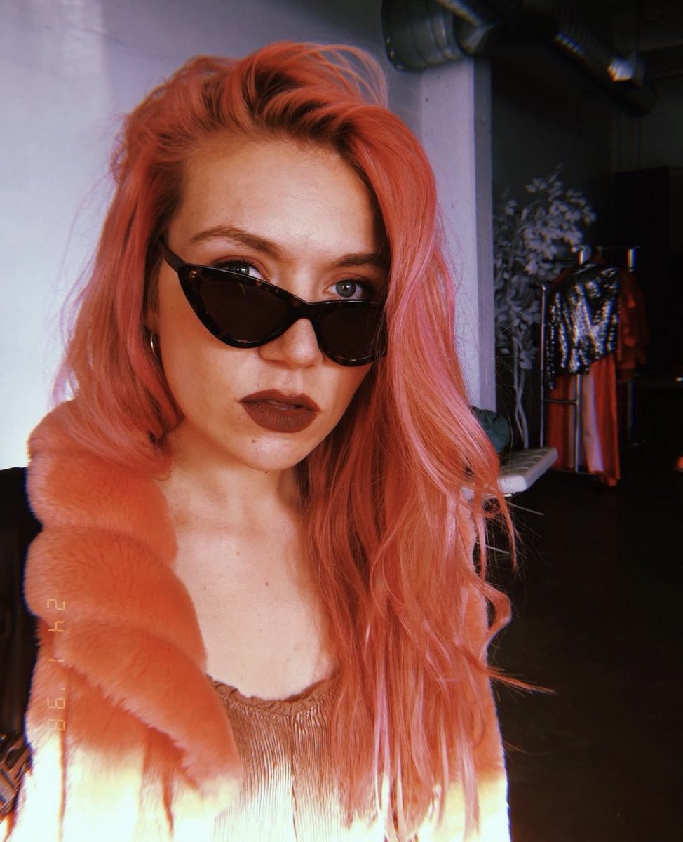 Cherry_updates's tweet photo. HAPPY BIRTHDAY DEBBIE ❤️🍒 https://t.co/QAlClgoHIP