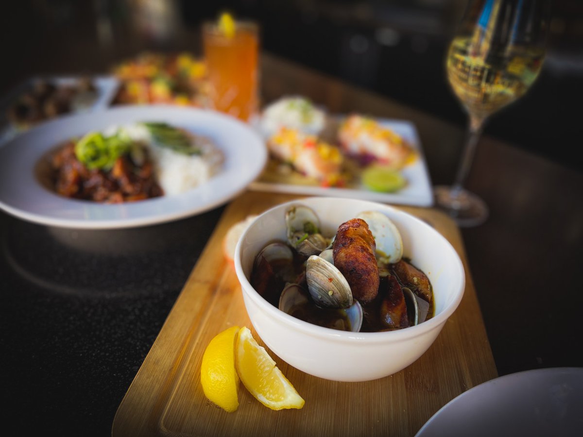 Cheers to all the mothers! 🥂 Treat mom to a night downtown at Enbär Craft Cocktail Lounge. Drinks, appetizers and more!