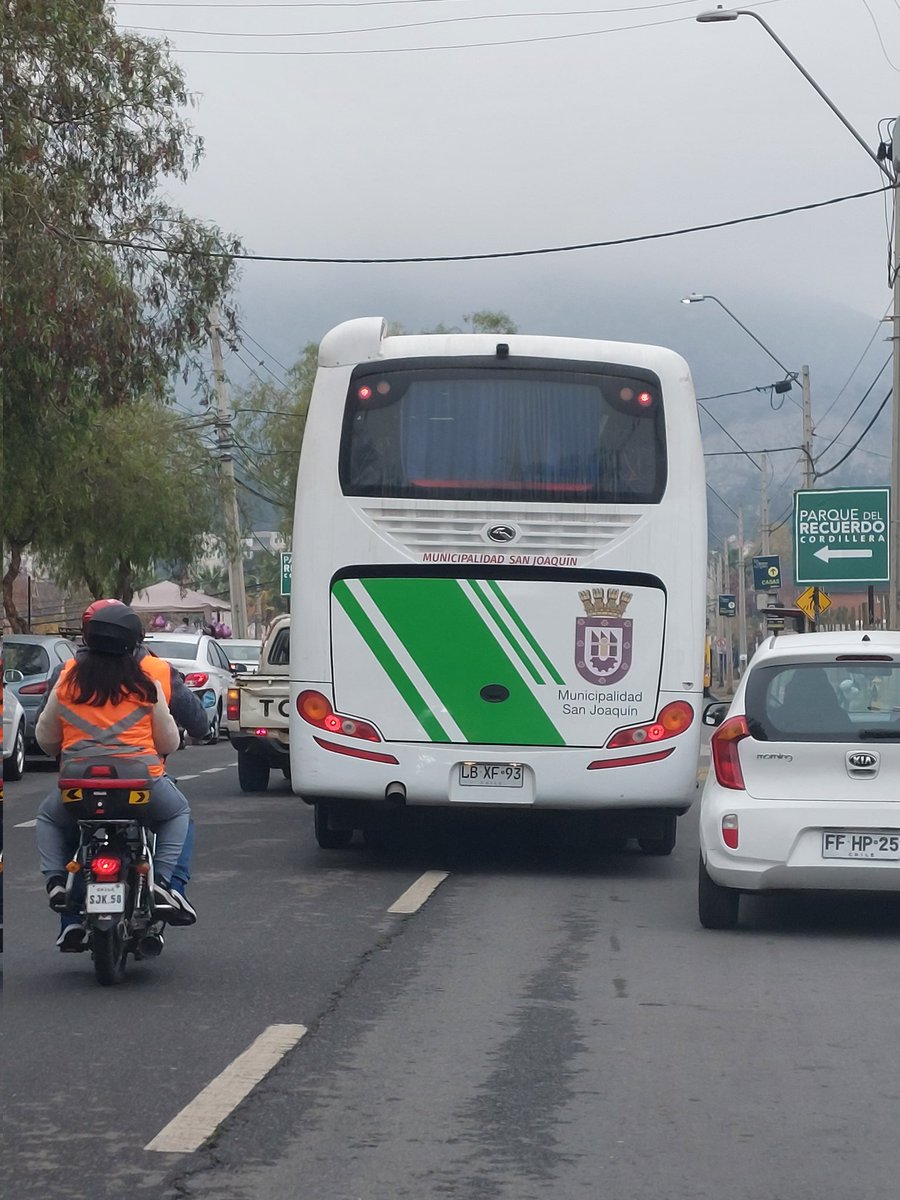 AtishaJose's tweet photo. El chófer profesional de la comuna haciendo tremendo taco ocupando doble vía en Diego Portales, se cree dueño de la calle https://t.co/GPokETjsSn