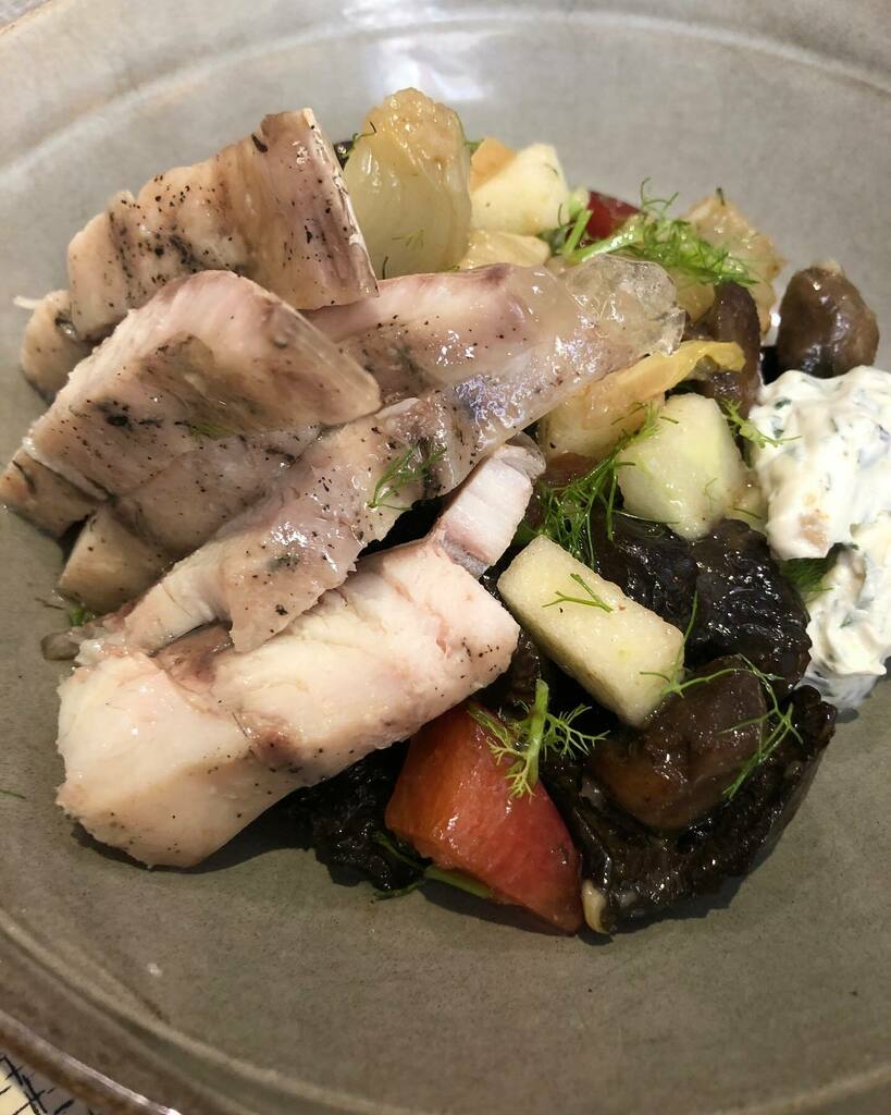 acme_ESP's tweet photo. Lo de @el_brote  es siempre brutal pero el plato de #marzuelo con corvina ahumada es intergaláctico.

#colmenilla
#marzuelo
#perretxico

. #francoisetjulienpinon #vouvray https://t.co/aDVYINKIWs https://t.co/xtI7YsQycj