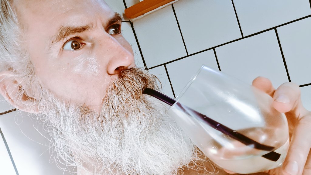 joncampling's tweet photo. I think.... I feel art stream coming on....
Drawing with my left hand, live!!!
๐ค
#bathwisdom #wisewizard https://t.co/xoEInPLcgI