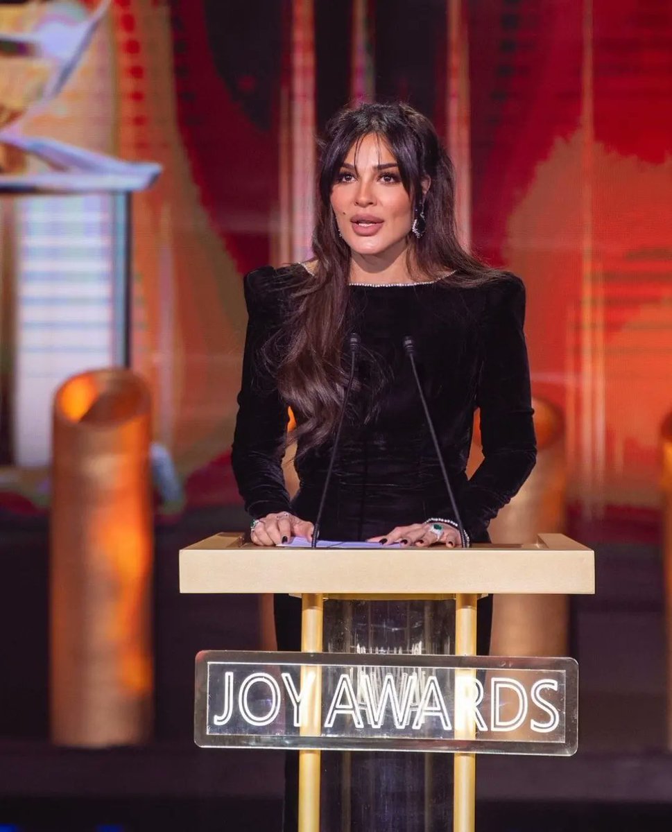 Tamara_Ta99's tweet photo. 🖤✨

#JoyAwards
#نادين_نسيب_نجيم https://t.co/LkHYpG35LP