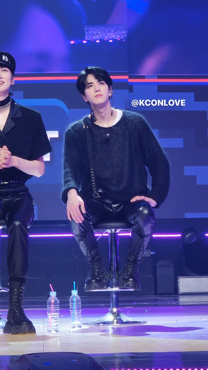 kconlove's tweet photo. 220508 #케이콘 #KCON #더보이즈  영훈아 웃어줘서 고마워..❤️ https://t.co/LnvqUZ8HCF
