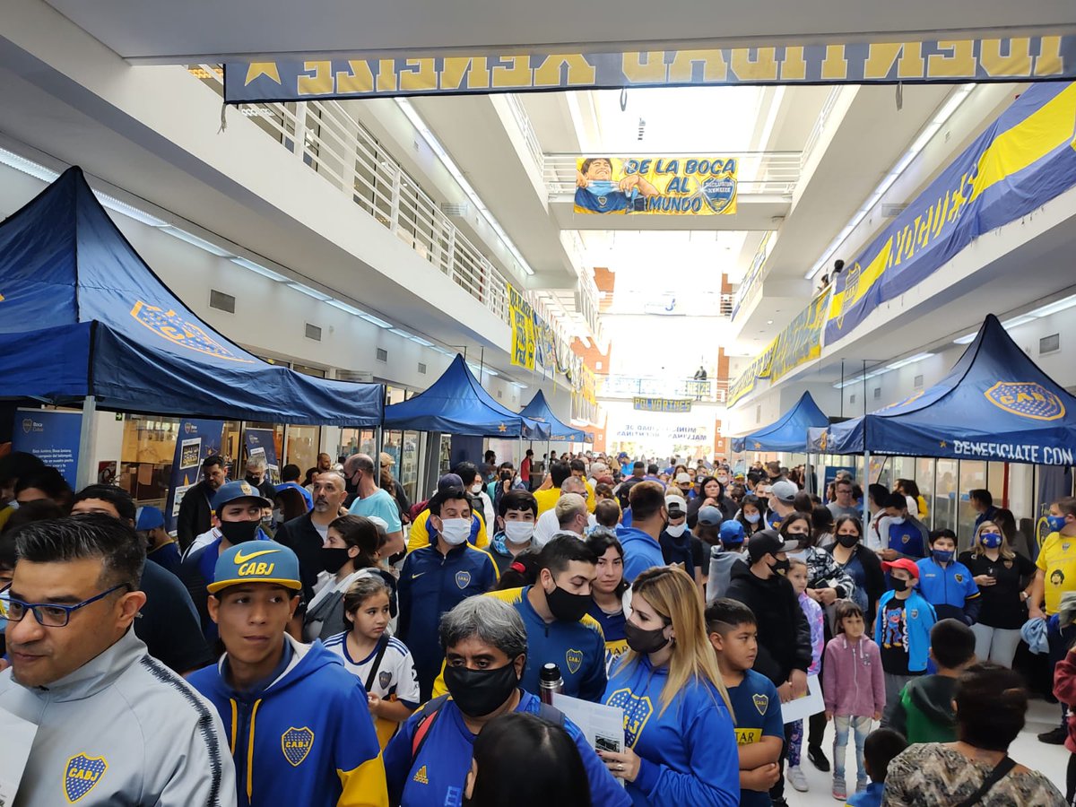 FilialesBoca's tweet photo. Postales del día de ayer, en Malvinas Argentinas.
#BocaVa
¡El Club acercándose a la gente!
#SomosFiliales
#VamosBoca 🟦🟨🟦 https://t.co/SS04BCeqp4