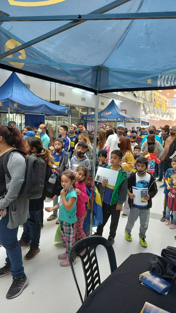 FilialesBoca's tweet photo. Postales del día de ayer, en Malvinas Argentinas.
#BocaVa
¡El Club acercándose a la gente!
#SomosFiliales
#VamosBoca 🟦🟨🟦 https://t.co/SS04BCeqp4