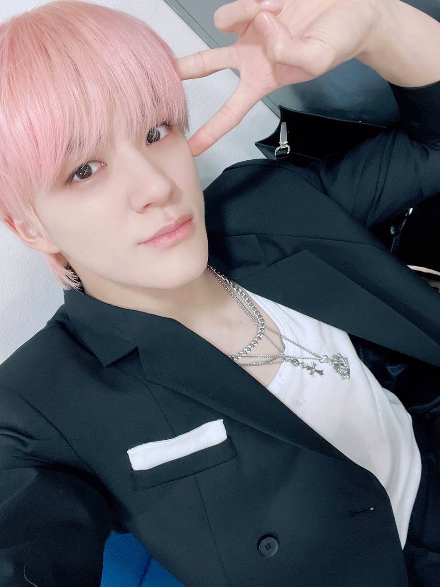 hourly jeno 👑 tweet media