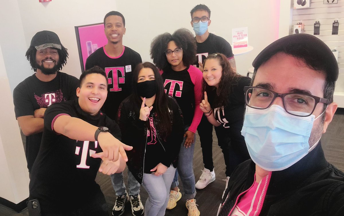 🎉 Picture from our store meeting this morning! 💗 Happy Mother's Day to all the moms out there in Twitter world! And to my 2 Mobile Expert mommies <a href="/gtriunfel/">Glaudy Triunfel</a> &amp; <a href="/s92MonicaS/">Monica Santamaria</a>  - thank you for all you do! 🙌🏻💪🏻 <a href="/MarcosAuburdale/">MarcosSoto</a> <a href="/LTKbrian/">Brian Arias</a> <a href="/kevin10colombia/">Kevin Parra</a> @OrlandoBeastDM <a href="/EddiePryor7/">Eddie Pryor</a>