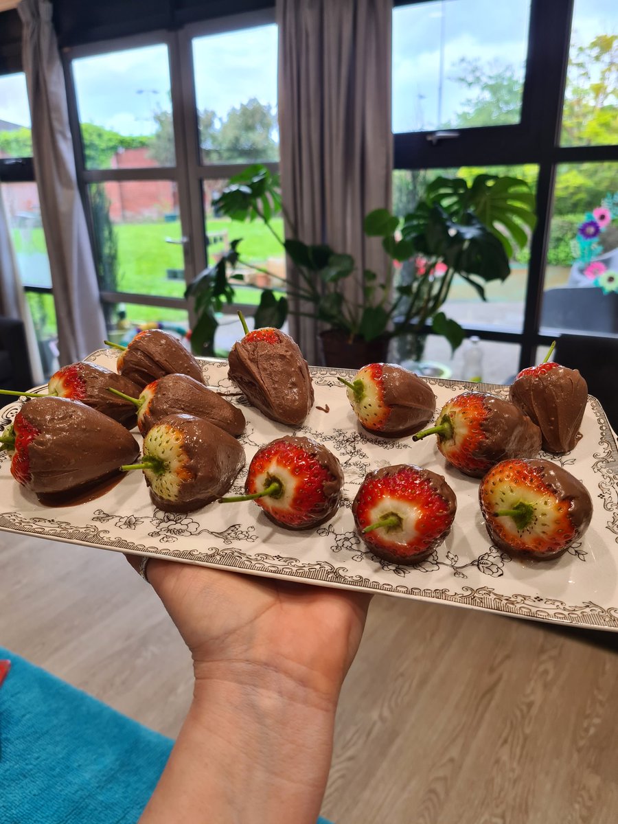 VickiFP7's tweet photo. Baking and a community lunch followed by bingo and a pamper evening! We love a good #SundayFunday on Andersen ward ❤

#allaboutAndersen 
#teamworkmakesthedreamwork

 @IzziRMN @LoloLizzyLoo https://t.co/zWqrN9b1ca