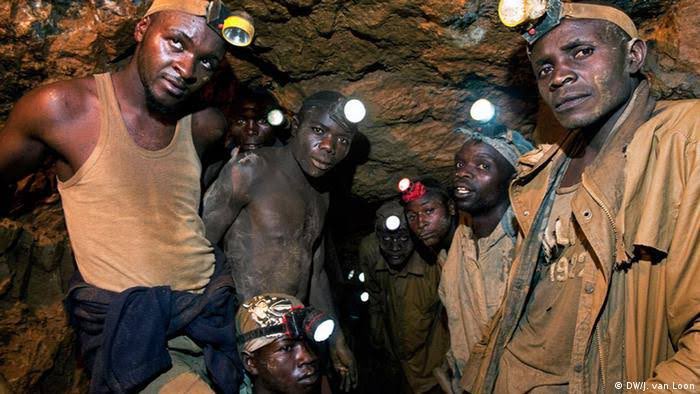 edithbrou's tweet photo. Depuis + de 20 jours, 8 mineurs (6 burkinabès, 1 zambien et 1 Tanzanien) sont bloqués à + de 500 mètres de profondeur dans une mine de zinc de Perkoa exploitée par une société canadienne au Burkina Faso. L’UE et le Maroc viennent de proposer leur aide pour tenter de les sauver. https://t.co/YiD3EJaOUf