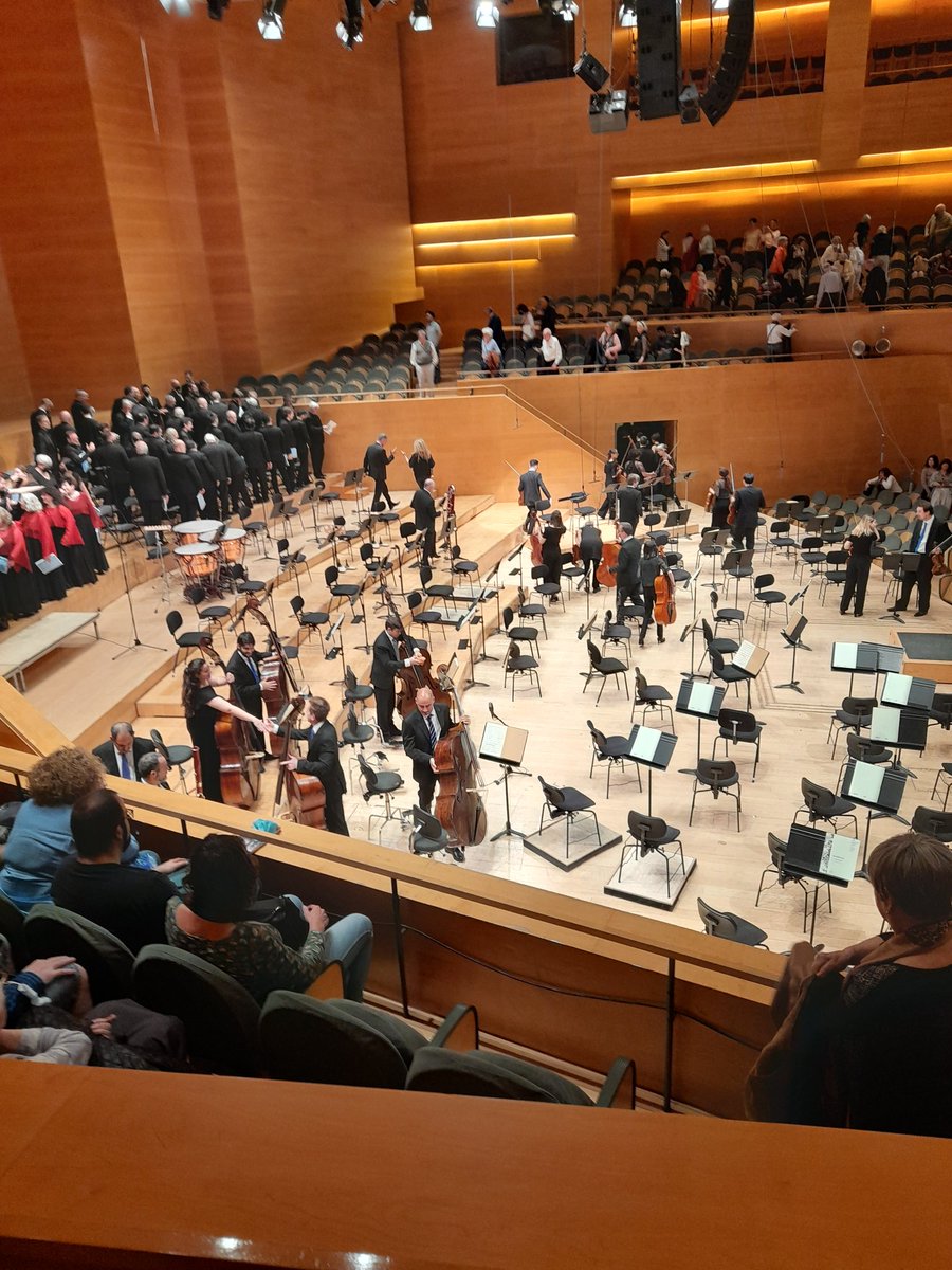 Escoltant a <a href="/auditoribcn/">L'Auditori</a> la meravellosa interpretació de la Missa solemnis de #Beethoven per part de <a href="/OrquestraOBC/">Orquestra OBC</a> <a href="/cormadrigal/">Cor Madrigal</a> @CorCambra_Palau <a href="/liedercamera/">Associació Lieder Càmera</a> i Salvador Mas he estat a un pas de fer-me creient, sort en tenim que no sigui requisit imprescindible per gaudir-ne.
