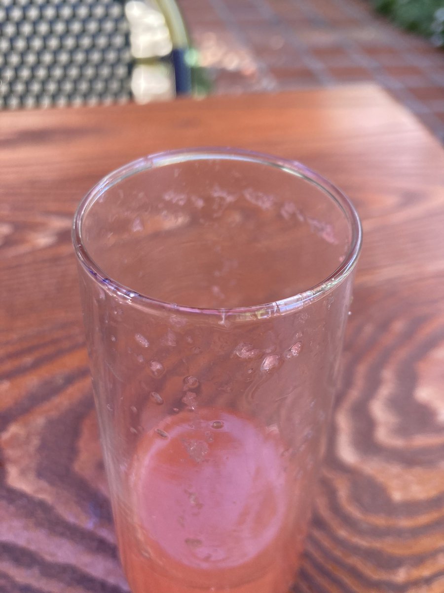 ASteioff's tweet image. Nothing says “you have a big ol’ nose” like a champagne flute 😒#itdontfit #makeitstop #whatifigetstuck