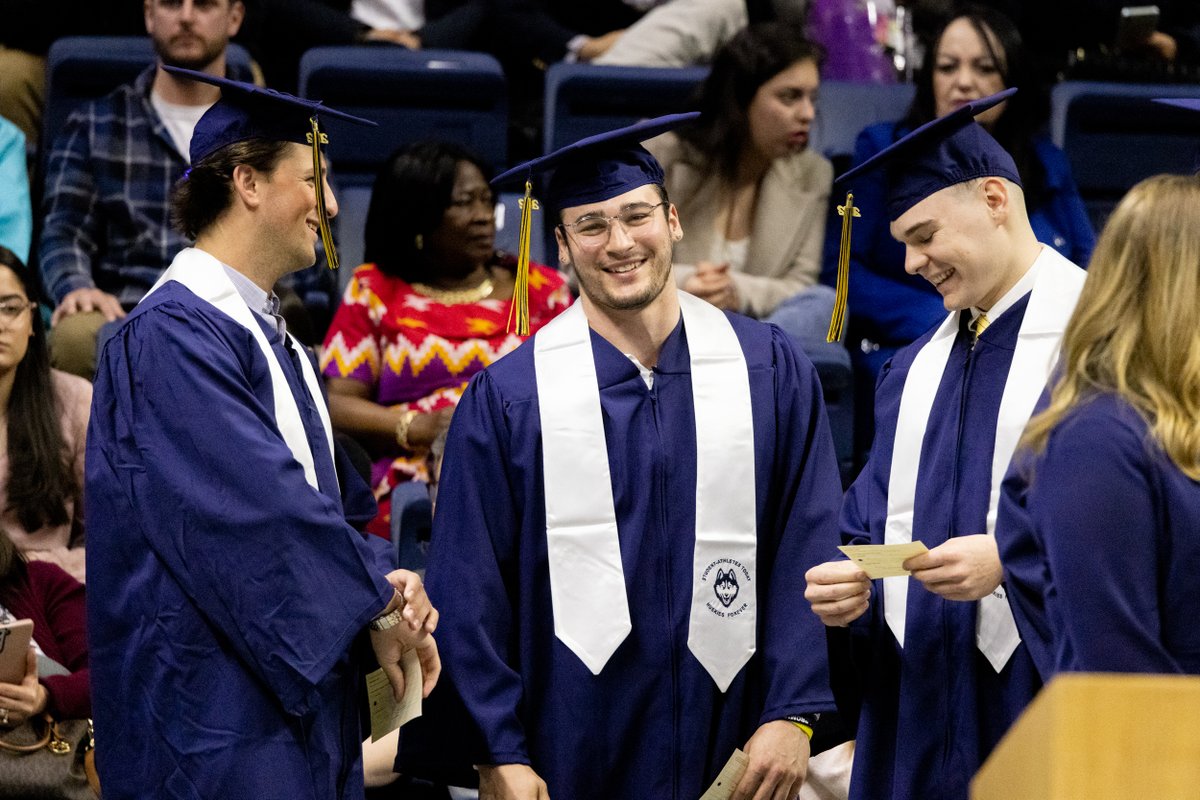 UConnFootball's tweet photo. 🏆𝐀𝐜𝐡𝐢𝐞𝐯𝐞𝐦𝐞𝐧𝐭 𝐔𝐧𝐥𝐨𝐜𝐤𝐞𝐝

Leave with one of the most valuable degrees in the country. 🎓🎓🎓

#Uconn22 | #HuskiesForever https://t.co/GyyvfJww2f