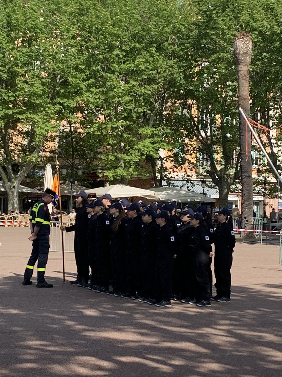 Les cadets de la sécurité civile du collège de Montesoro et du collège de Corte ont fièrement représenté leurs établissements scolaires lors de la commémoration du 8 mai à Bastia. #devoirdememoire